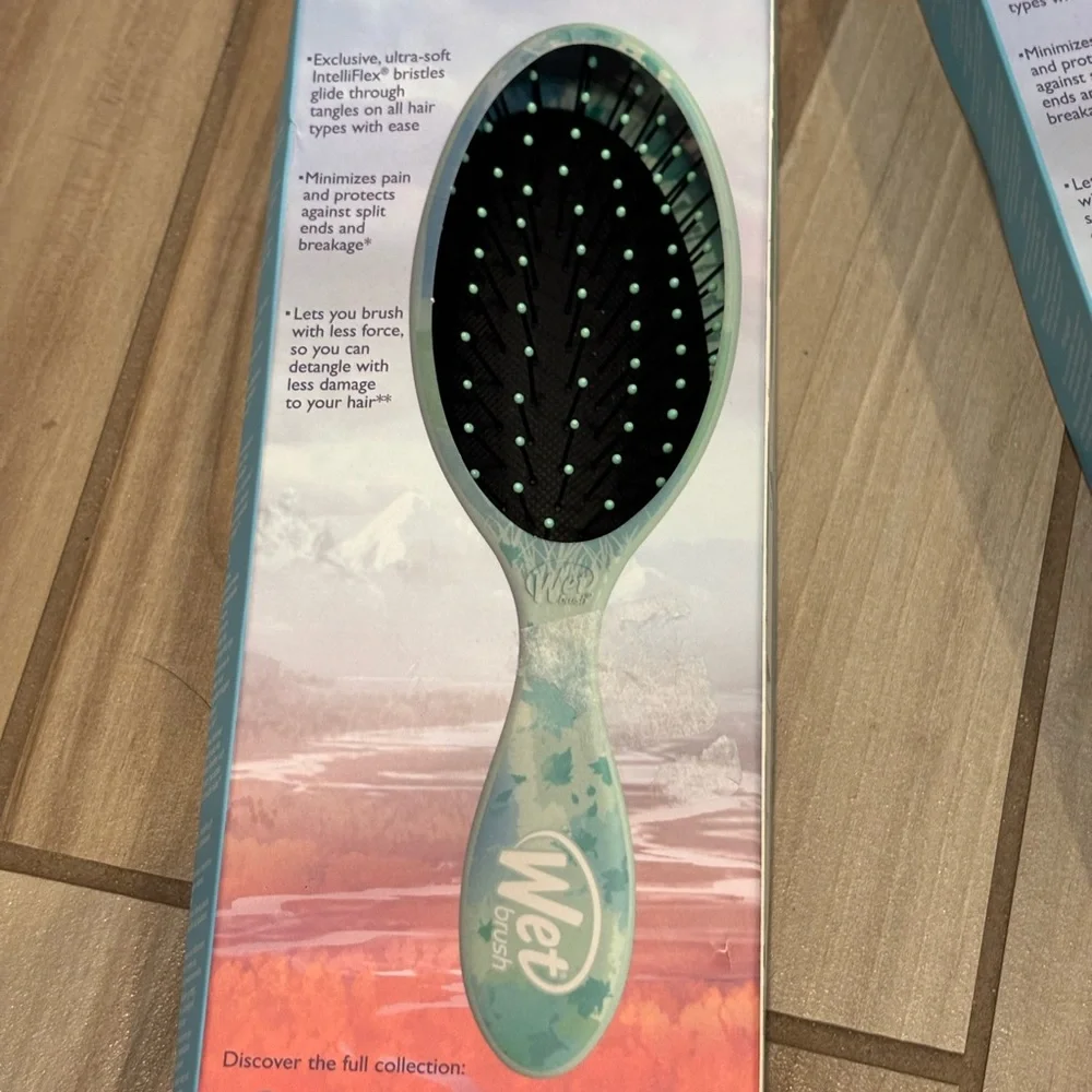 NIB Disney Frozen Wet Brush Duo with Olaf, Anna and Elsa